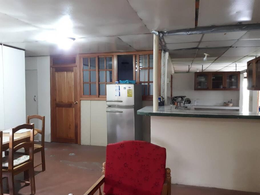 Gia'S Garage & Home For Bocas Travelers Almirante 外观 照片